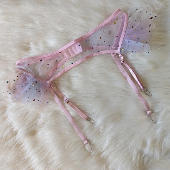 Garter Belt - Picture 3 of 6